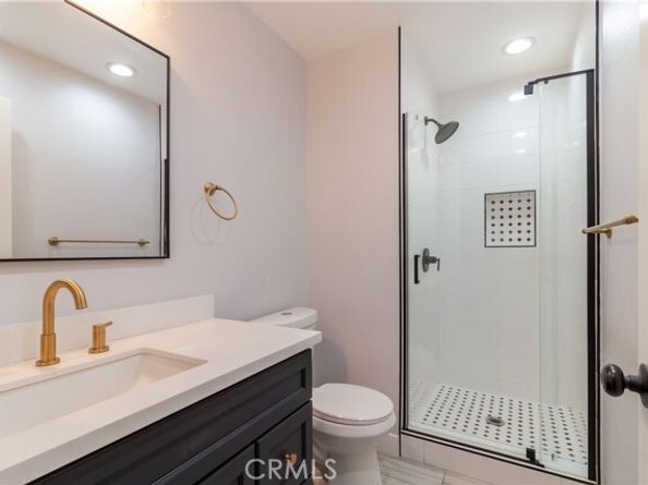 9047 Langdon Avenue 22, North Hills (los Angeles) CA 91343