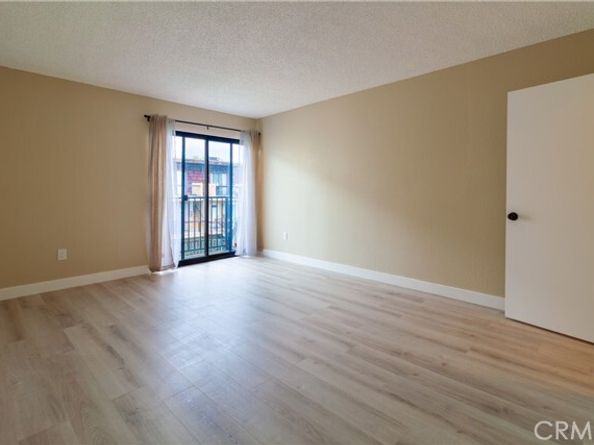 9047 Langdon Avenue 22, North Hills (los Angeles) CA 91343