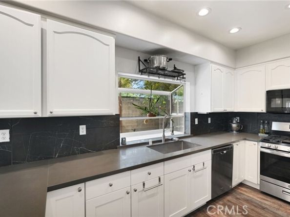 9400 Noble Avenue, North Hills (los Angeles) CA 91343