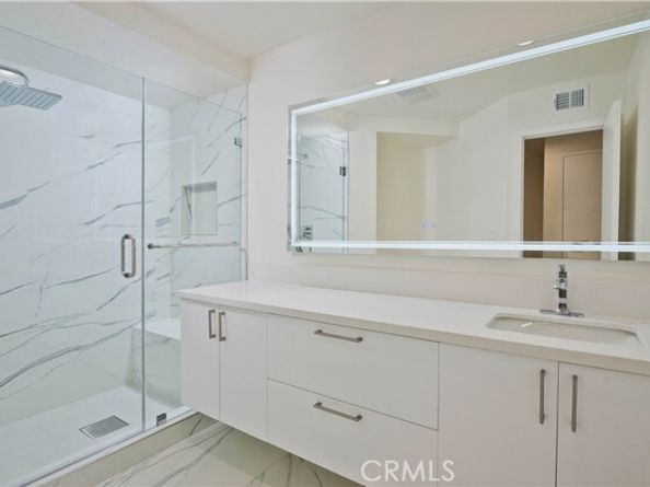 5333 Zelzah Avenue 102, Encino (los Angeles) CA 91316