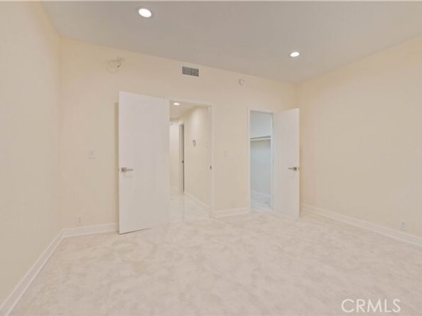 5333 Zelzah Avenue 102, Encino (los Angeles) CA 91316