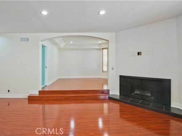 5333 Zelzah Avenue 102, Encino (los Angeles) CA 91316