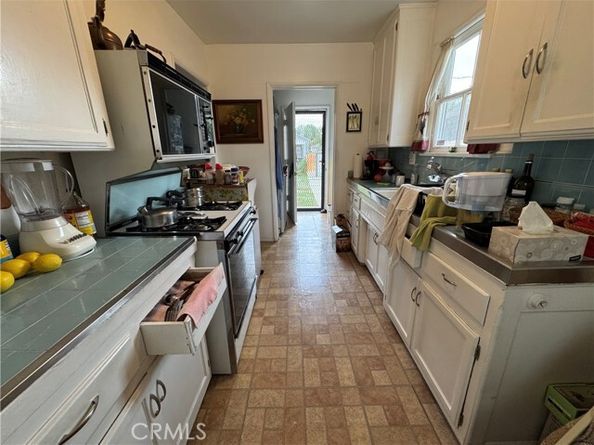 7044 Bertrand, Reseda (los Angeles) CA 91335