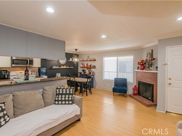 7045 Woodley Avenue 218, Los Angeles CA 91406