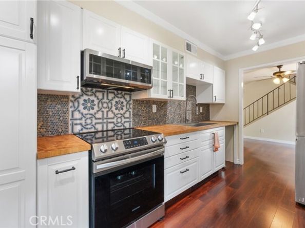 18411 Strathern Street 1, Reseda (los Angeles) CA 91335
