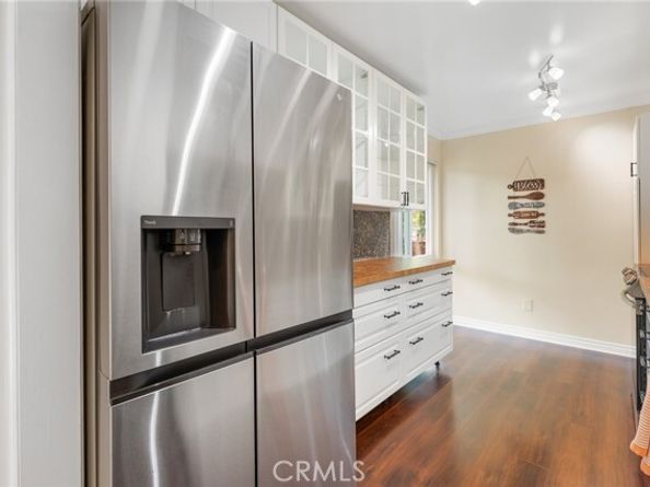 18411 Strathern Street 1, Reseda (los Angeles) CA 91335