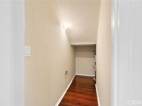18411 Strathern Street 1, Reseda (los Angeles) CA 91335