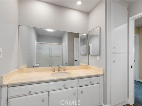 18411 Strathern Street 1, Reseda (los Angeles) CA 91335