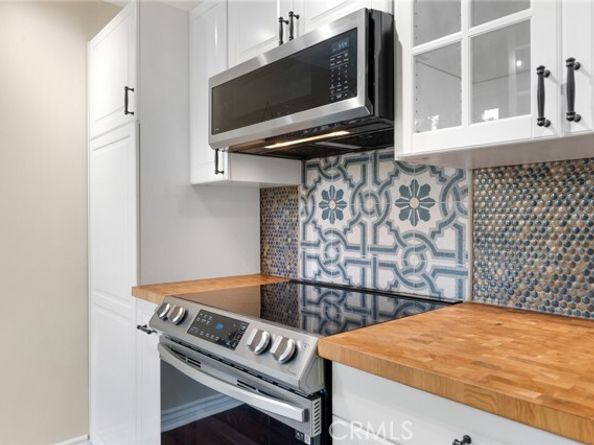 18411 Strathern Street 1, Reseda (los Angeles) CA 91335