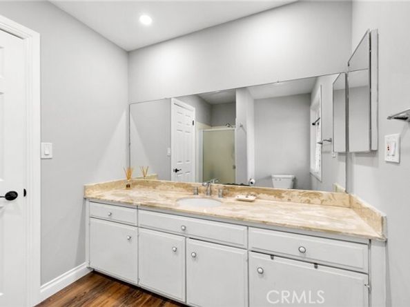 18411 Strathern Street 1, Reseda (los Angeles) CA 91335