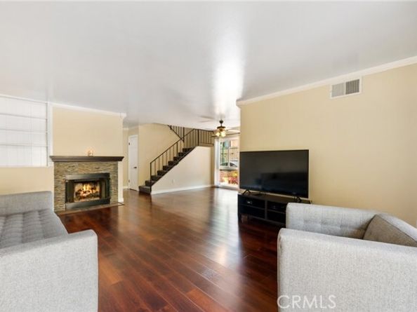 18411 Strathern Street 1, Reseda (los Angeles) CA 91335