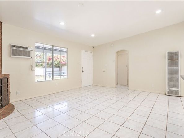 22152 Schoolcraft Street, Canoga Park (los Angeles) CA 91303
