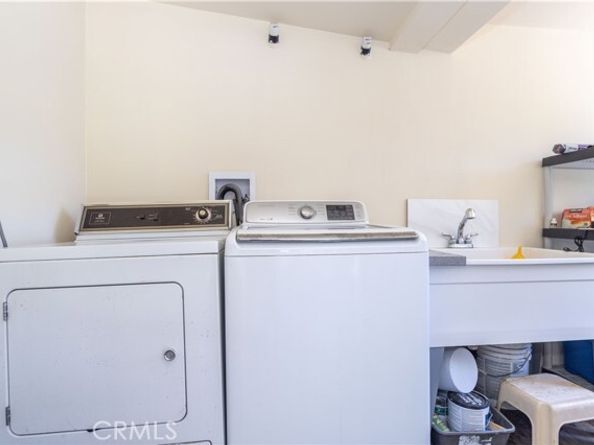 22152 Schoolcraft Street, Canoga Park (los Angeles) CA 91303
