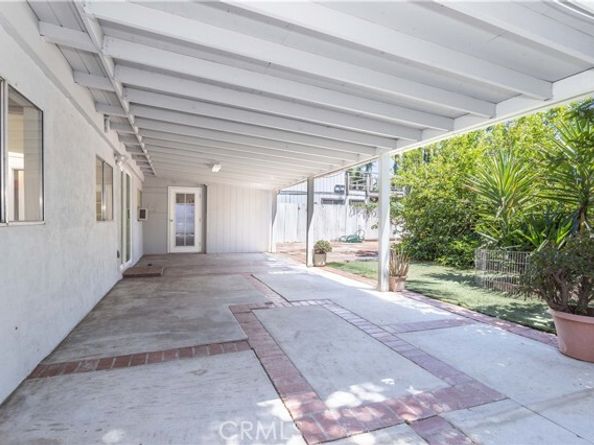 22152 Schoolcraft Street, Canoga Park (los Angeles) CA 91303