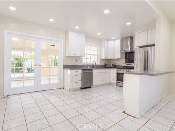 22152 Schoolcraft Street, Canoga Park (los Angeles) CA 91303