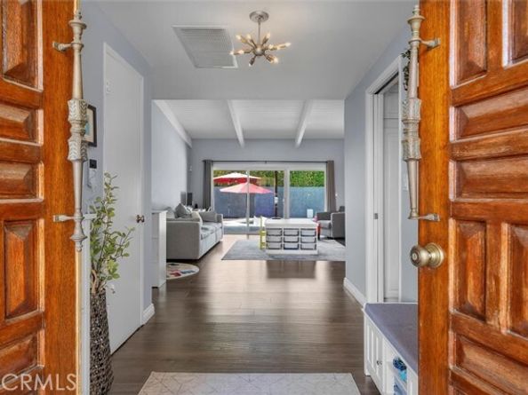 23701 Clarendon Street, Woodland Hills (los Angeles) CA 91367