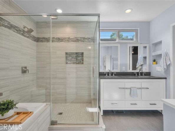 23701 Clarendon Street, Woodland Hills (los Angeles) CA 91367