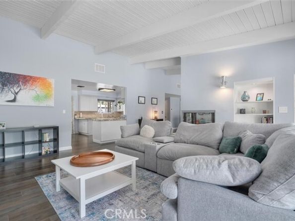 23701 Clarendon Street, Woodland Hills (los Angeles) CA 91367