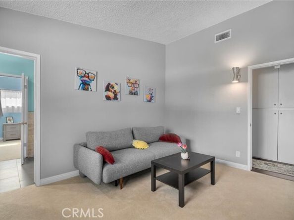 23701 Clarendon Street, Woodland Hills (los Angeles) CA 91367