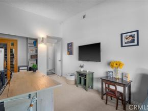 23701 Clarendon Street, Woodland Hills (los Angeles) CA 91367