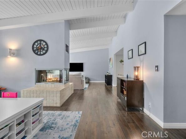 23701 Clarendon Street, Woodland Hills (los Angeles) CA 91367