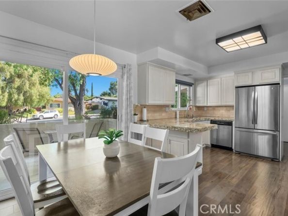 23701 Clarendon Street, Woodland Hills (los Angeles) CA 91367