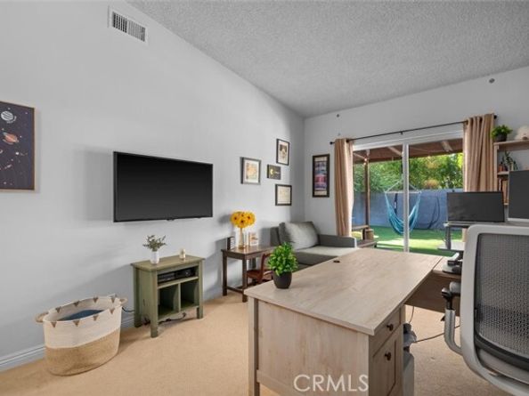 23701 Clarendon Street, Woodland Hills (los Angeles) CA 91367