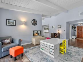23701 Clarendon Street, Woodland Hills (los Angeles) CA 91367