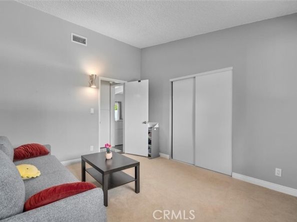 23701 Clarendon Street, Woodland Hills (los Angeles) CA 91367