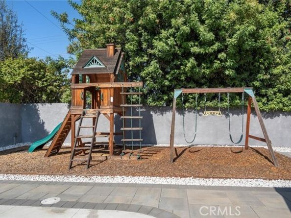 23701 Clarendon Street, Woodland Hills (los Angeles) CA 91367