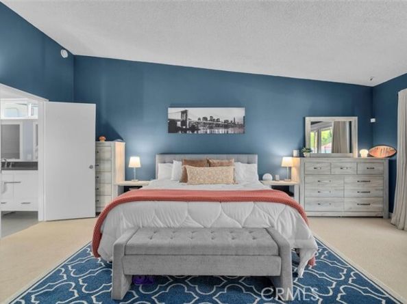 23701 Clarendon Street, Woodland Hills (los Angeles) CA 91367