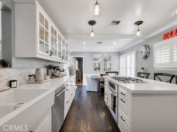 22051 Avenue San Luis, Woodland Hills (los Angeles) CA 91364