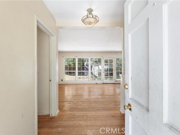 7539 Hatillo Avenue, Winnetka (los Angeles) CA 91306