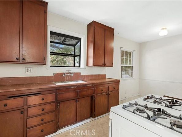 7539 Hatillo Avenue, Winnetka (los Angeles) CA 91306
