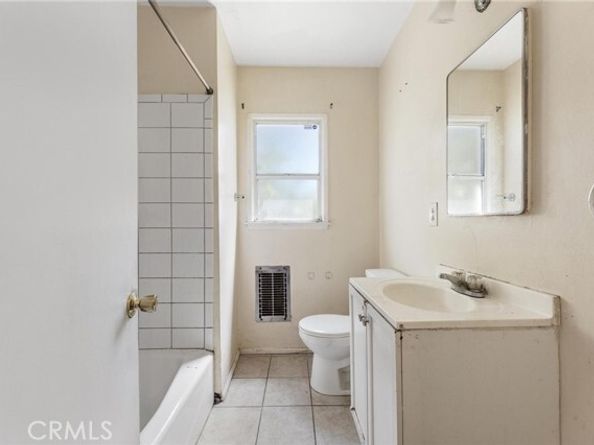 7539 Hatillo Avenue, Winnetka (los Angeles) CA 91306