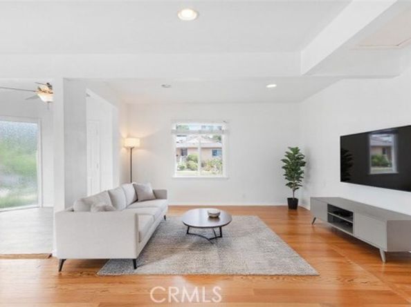 7767 Independence Avenue, Canoga Park (los Angeles) CA 91304