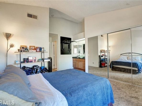 11350 Foothill Boulevard 30, Sylmar (los Angeles) CA 91342