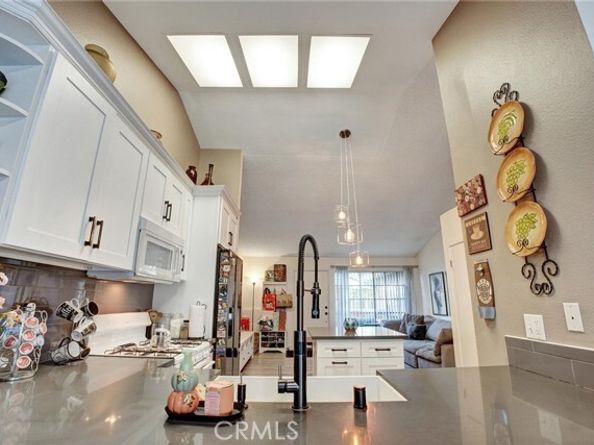 11350 Foothill Boulevard 30, Sylmar (los Angeles) CA 91342