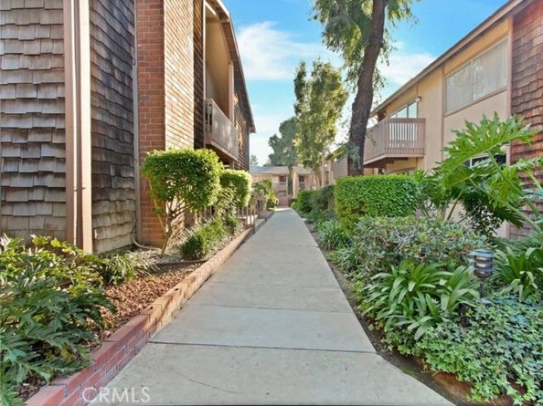 1062 Cabrillo Park C, Santa Ana CA 92701