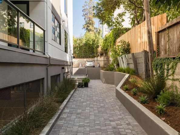 58 Vernon St 201, Oakland CA 94610