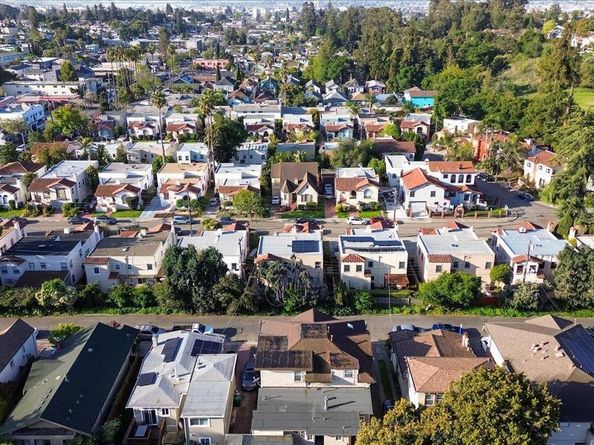 2550 Pleasant St, Oakland CA 94602