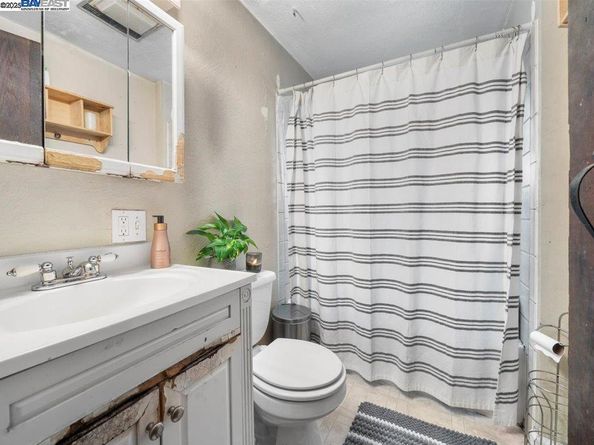 2550 Pleasant St, Oakland CA 94602