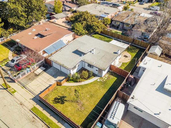 2720 Fordham St, East Palo Alto CA 94303