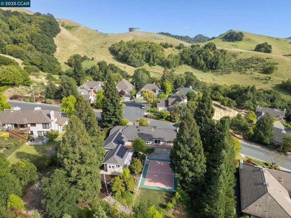 9 Irvine Drive, Moraga CA 94556