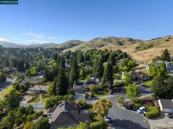 9 Irvine Drive, Moraga CA 94556
