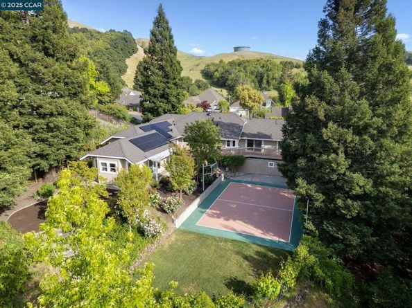 9 Irvine Drive, Moraga CA 94556