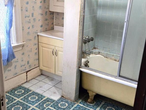 3020 E. 19th st, Oakland CA 94601