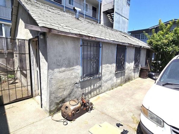 3020 E. 19th st, Oakland CA 94601