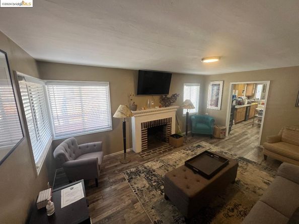 1000 102nd Avenue, Oakland CA 94603