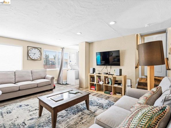 1000 102nd Avenue, Oakland CA 94603